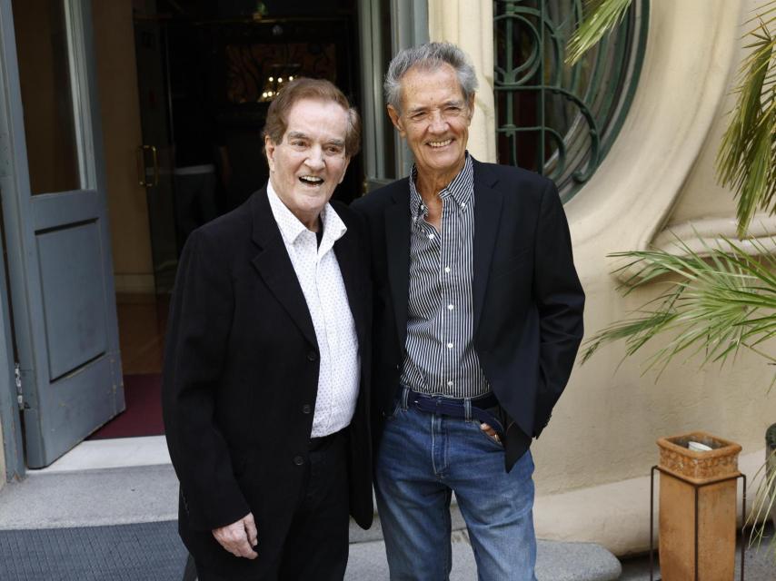 Manolo de la Calva con Ramón Arcusa en una fotografía tomada en 2024.