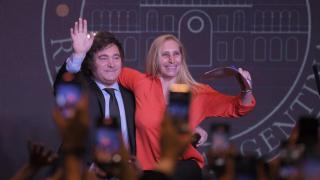 Karina, la hermana de Milei y 'primera dama' de Argentina, denunciada por cobrar sobornos a una empresa