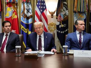 Trump ofrece defender el cielo de Ucrania para apoyar a las tropas europeas sobre el terreno si llega a un acuerdo con Putin
