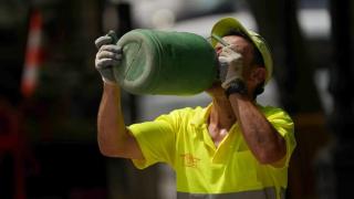 Si has trabajado al aire libre en la ola de calor, has perdido un mes de vida: la relación entre envejecimiento y temperatura