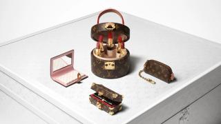 La primera línea maquillaje de lujo de Louis Vuitton, 'La Beauté', llega con barras de labios recargables a 140 euros