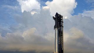 La nave Starship supera con éxito su décimo lanzamiento de prueba y logra desplegar falsos satélites en el espacio