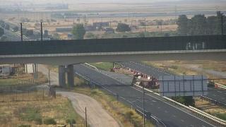 Tres heridos tras un accidente con camión volcado en la A-6, a su paso por la provincia de Valladolid