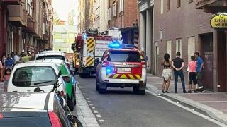 Gran susto en una calle de Valladolid tras la rotura de un tubo de gas en unas obras