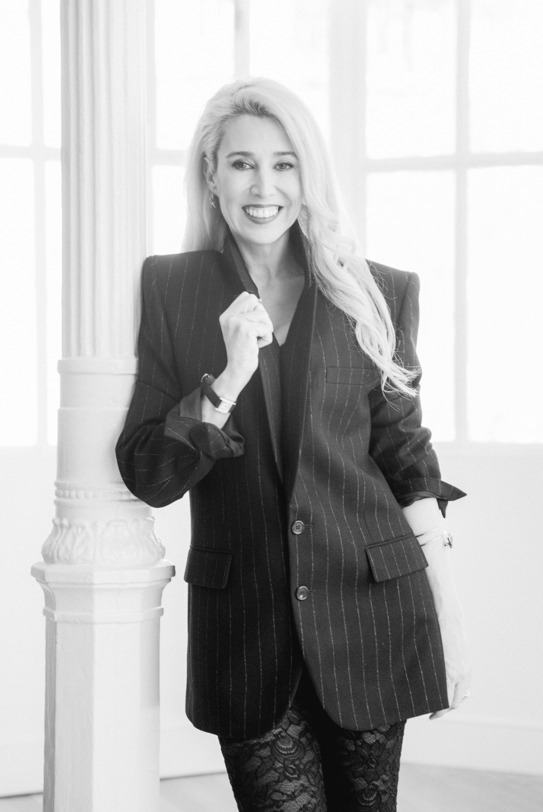Foto dos de Maria Luisa Gutiérrez con el look uno