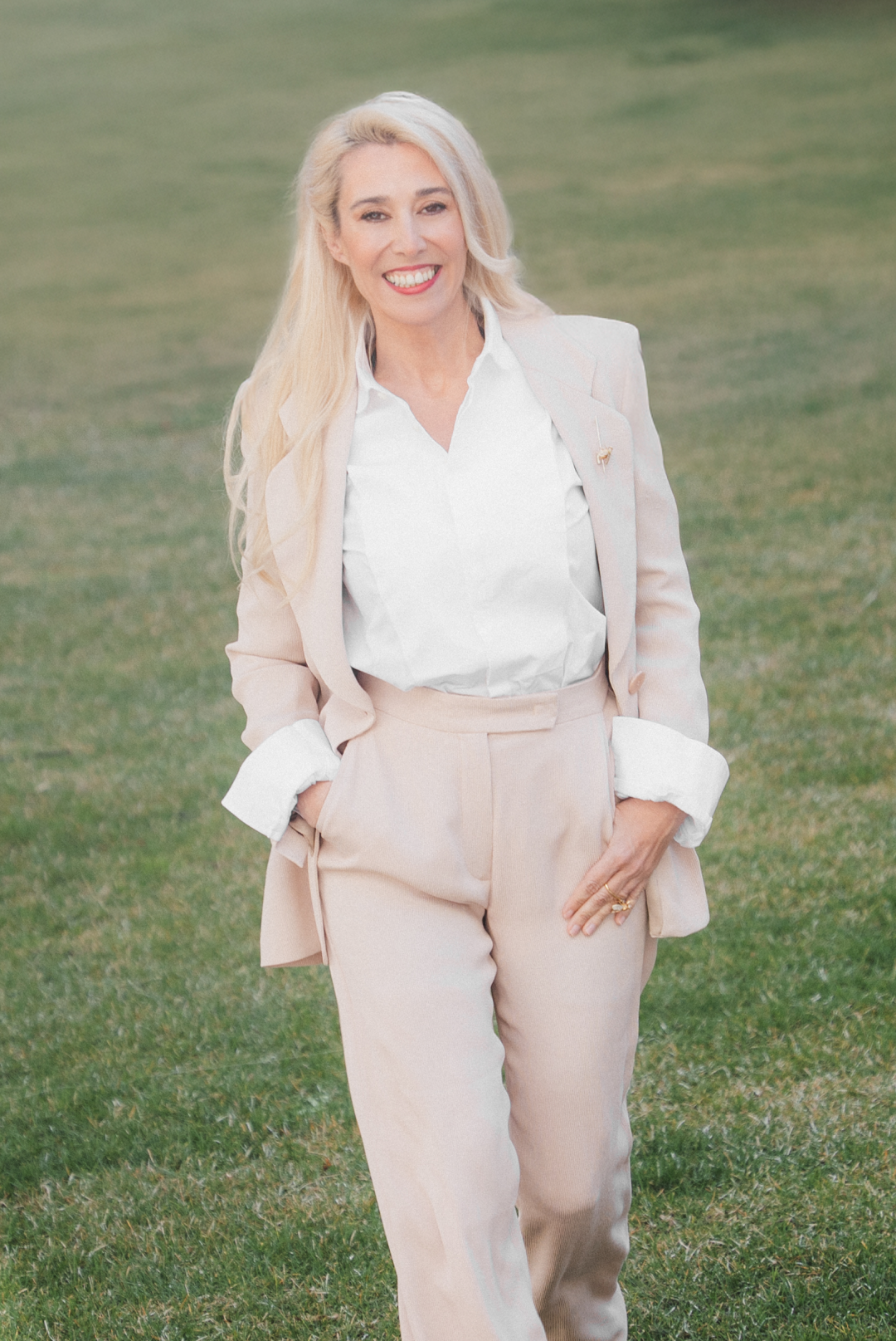Foto tres de Maria Luisa Gutiérrez con el look dos