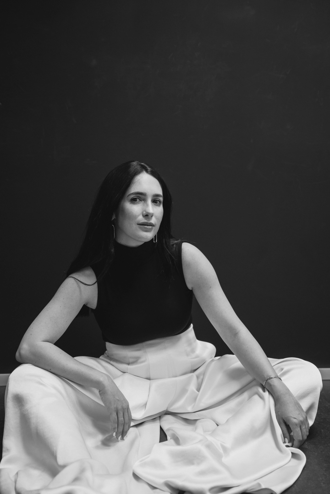 Foto dos de Regina Polanco con el look uno