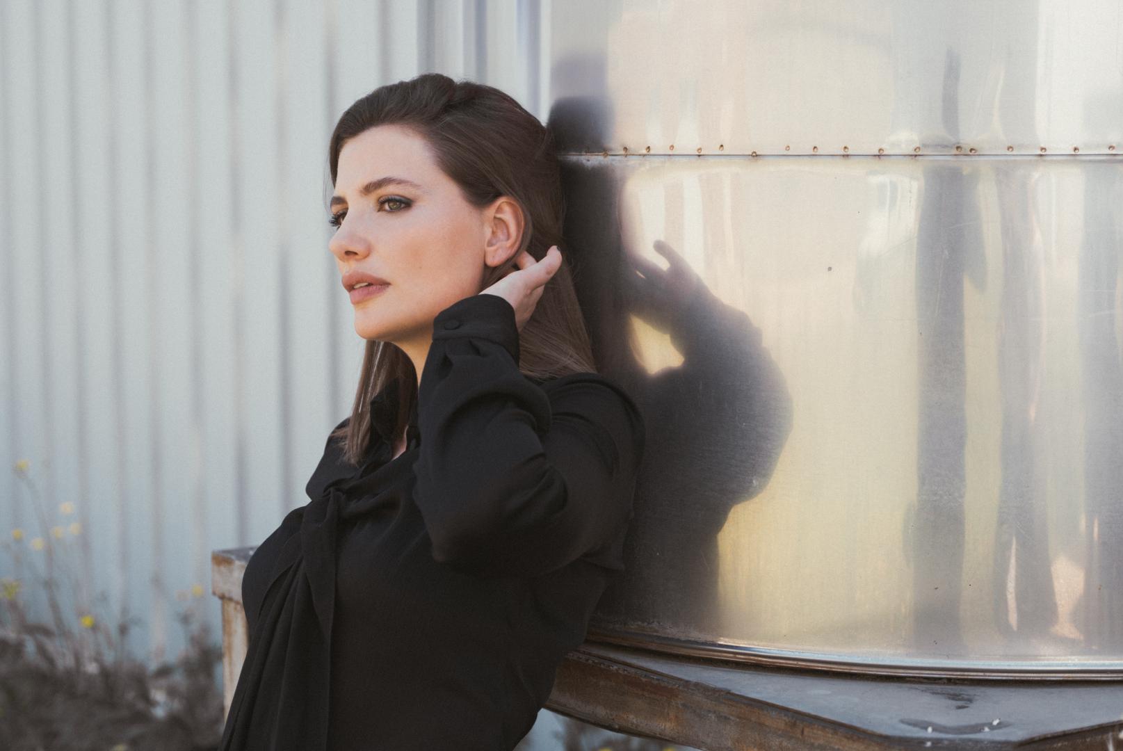 Foto dos de Miriam Giovanelli con el look tres
