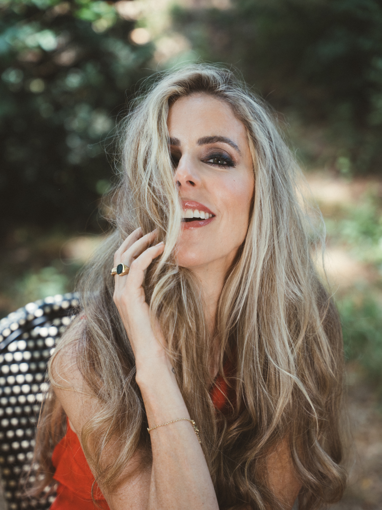 Foto dos de Johanna Müller de la cabecera de Magas