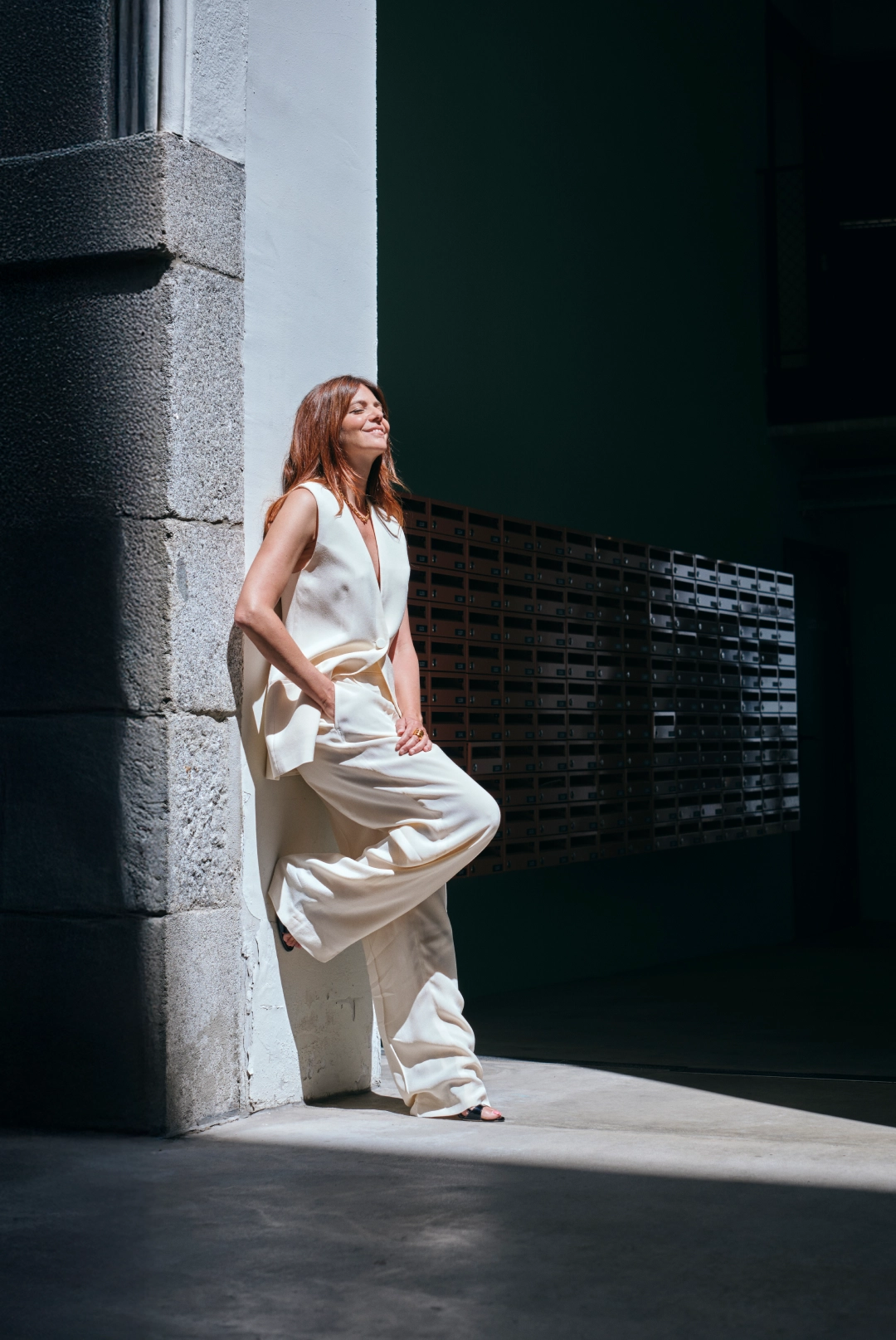 Foto dos de Manuela Velasco con el look uno