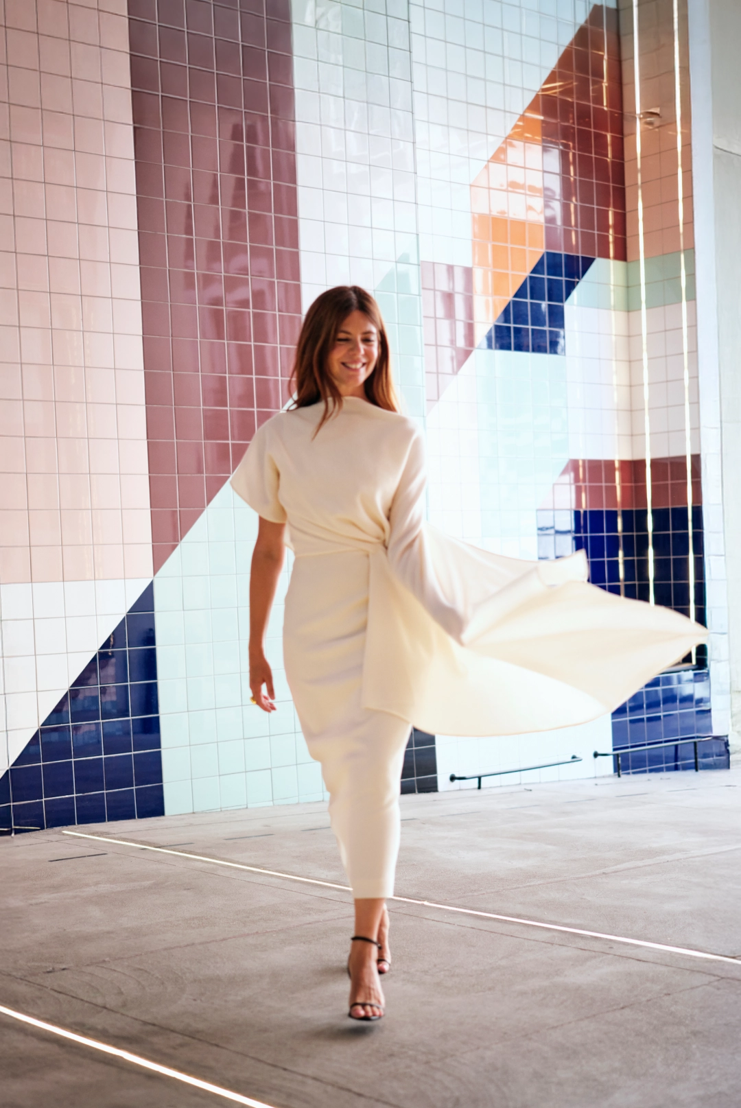 Foto dos de Manuela Velasco con el look dos