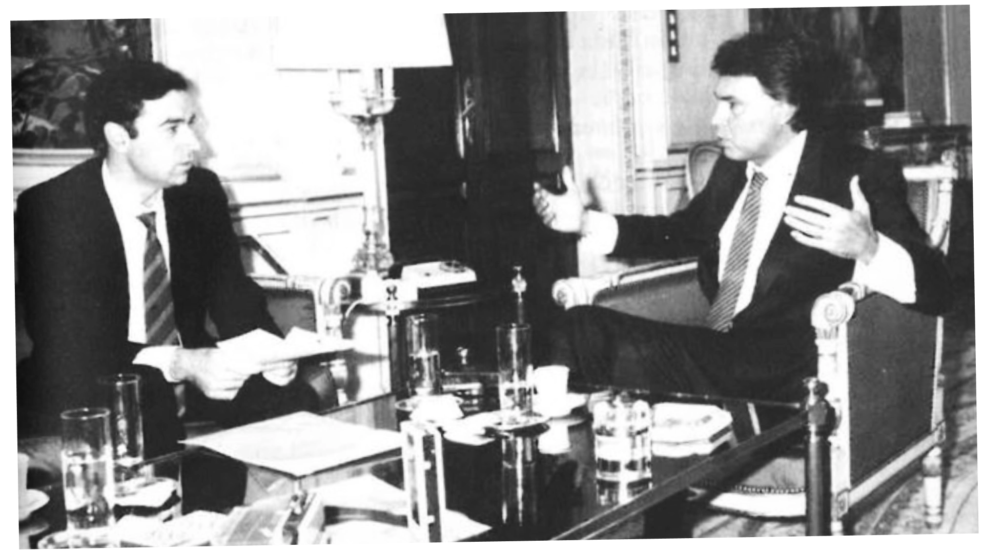 Pedro J. Ramírez en el despacho del presidente Felipe Gonzalez, en La Moncloa, en octubre del 86.